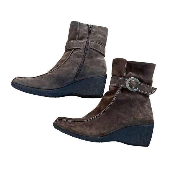 Santana Canada Women's Brown Suede Wedge Ankle Boots Size 9.5 - Picture 1 of 8